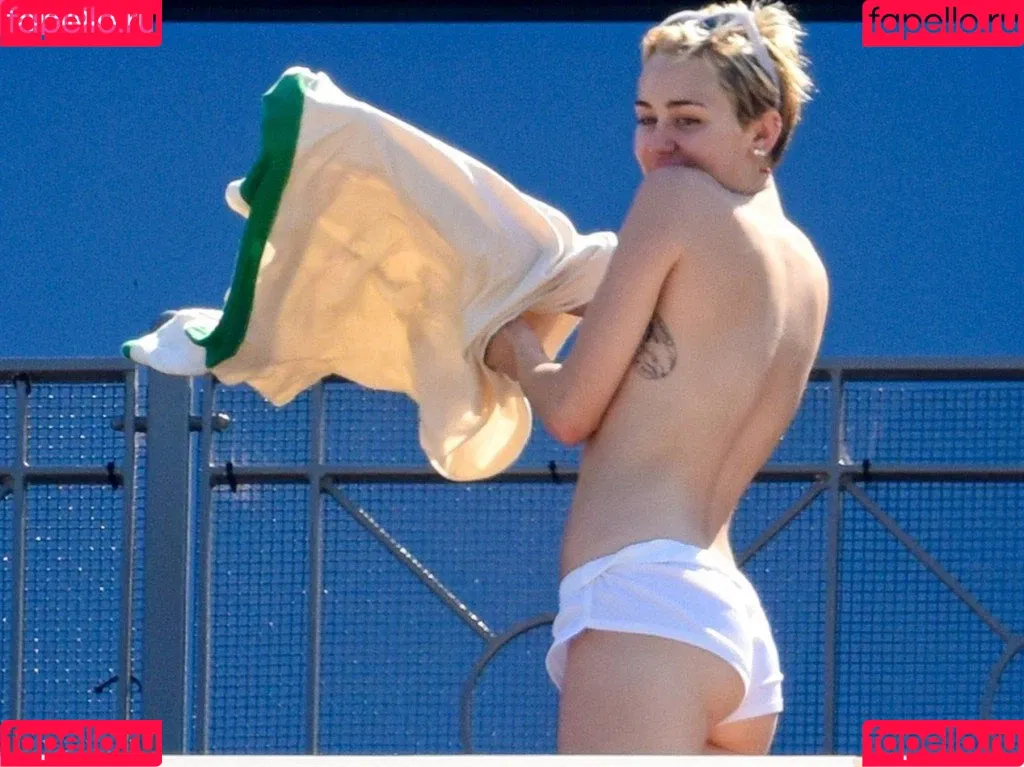 Miley Cyrus / MileyCyrus Onlyfans Photo Gallery 