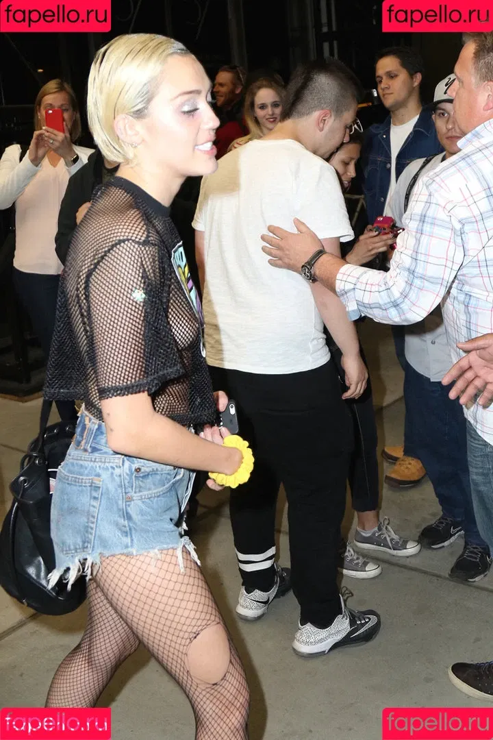 Miley Cyrus / MileyCyrus Onlyfans Photo Gallery 