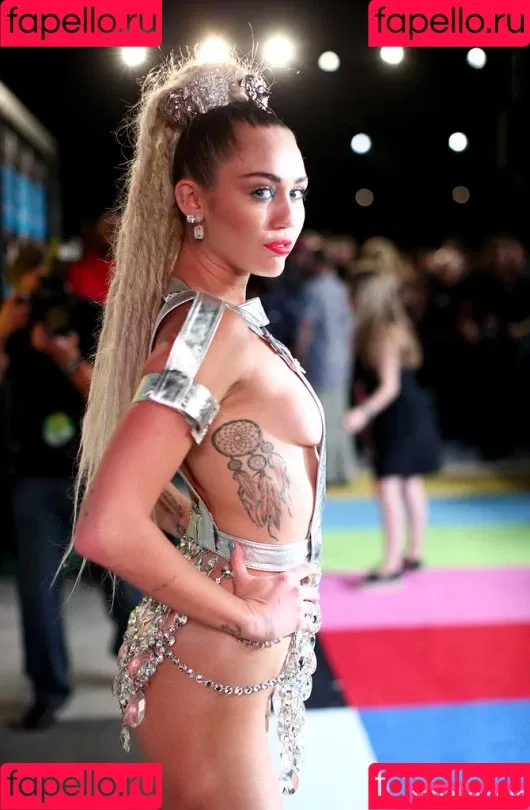 Miley Cyrus / MileyCyrus Onlyfans Photo Gallery 