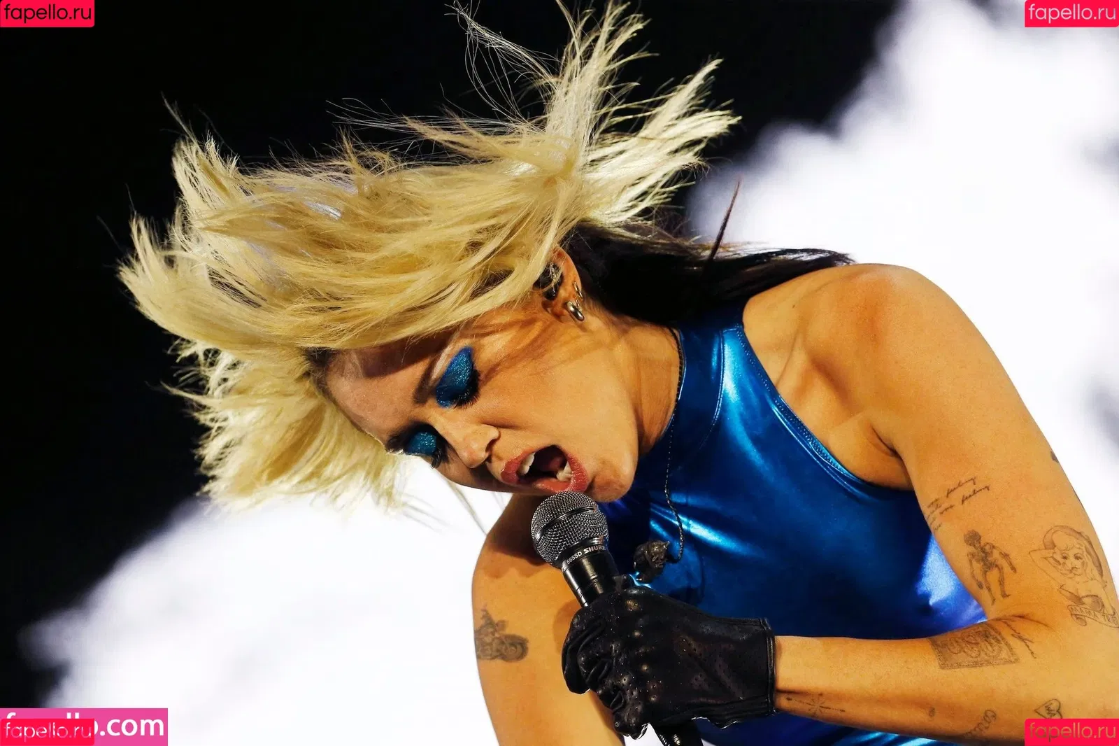 Miley Cyrus / MileyCyrus Onlyfans Photo Gallery 