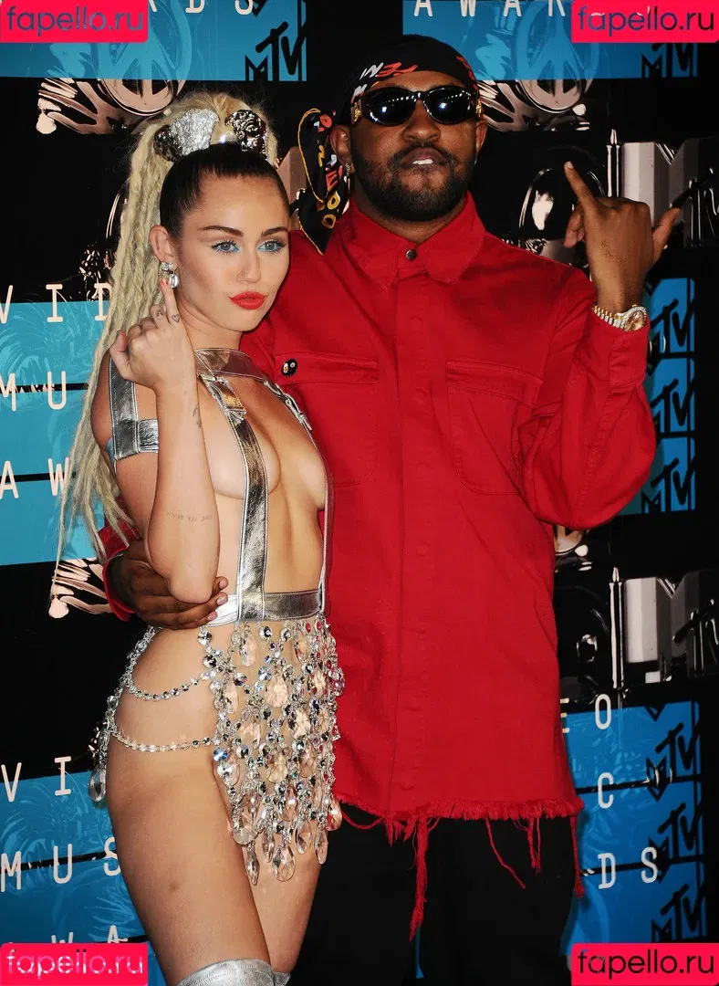 Miley Cyrus / MileyCyrus Onlyfans Photo Gallery 