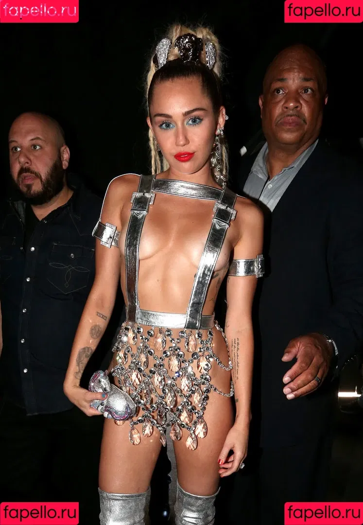 Miley Cyrus / MileyCyrus Onlyfans Photo Gallery 