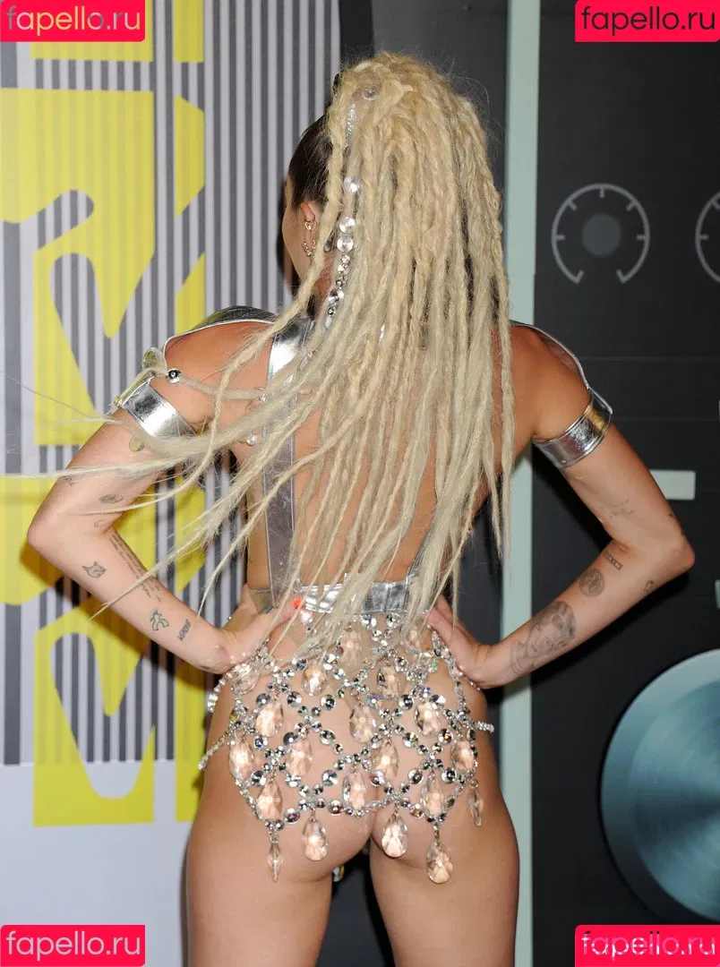Miley Cyrus / MileyCyrus Onlyfans Photo Gallery 