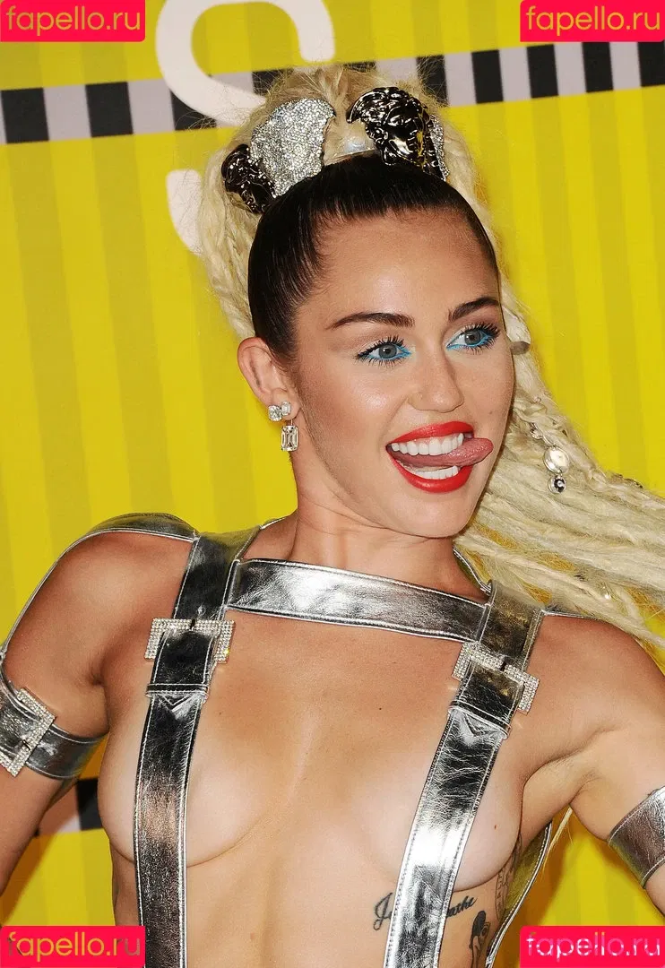 Miley Cyrus / MileyCyrus Onlyfans Photo Gallery 