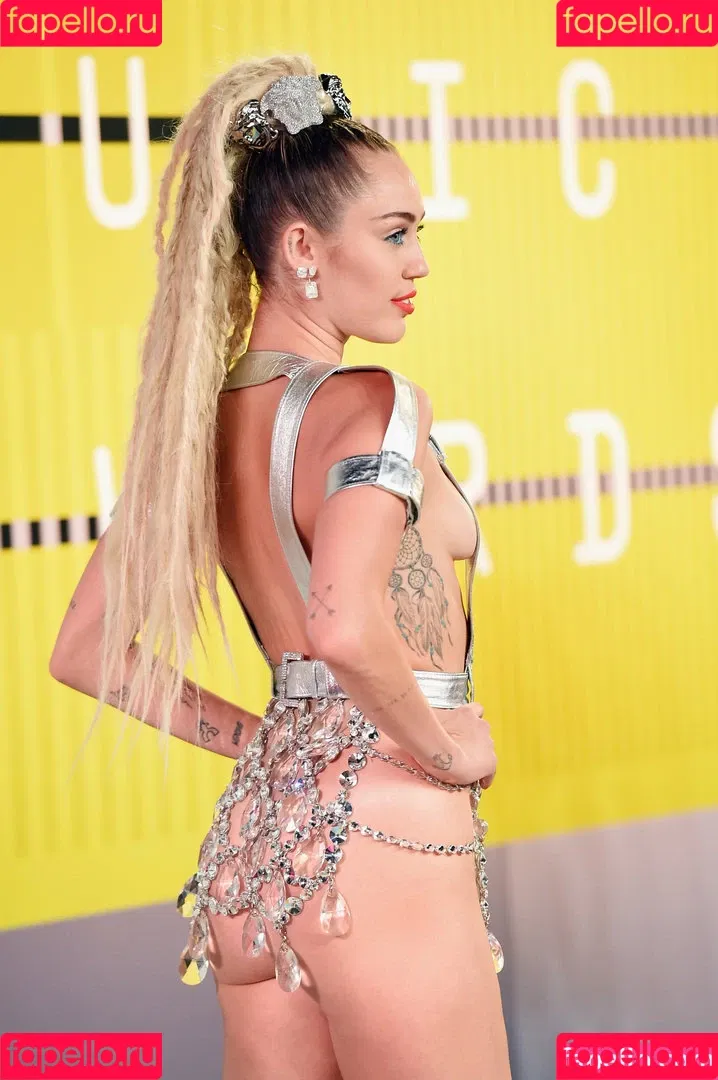 Miley Cyrus / MileyCyrus Onlyfans Photo Gallery 