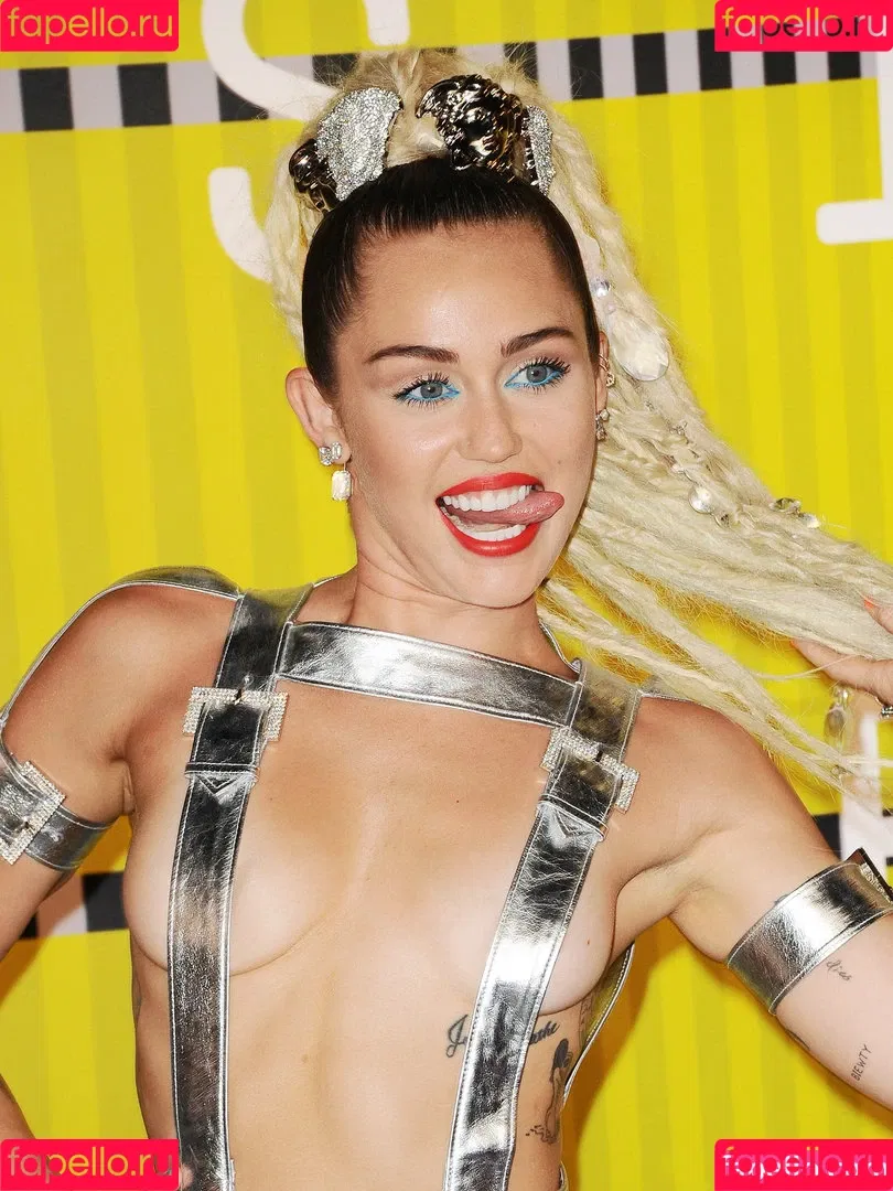Miley Cyrus / MileyCyrus Onlyfans Photo Gallery 