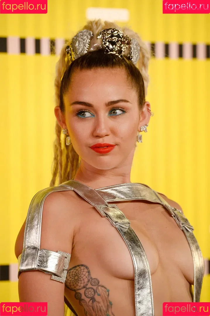 Miley Cyrus / MileyCyrus Onlyfans Photo Gallery 