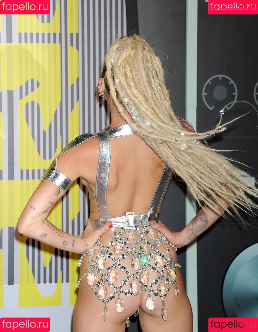 Miley Cyrus / MileyCyrus Onlyfans Photo Gallery 