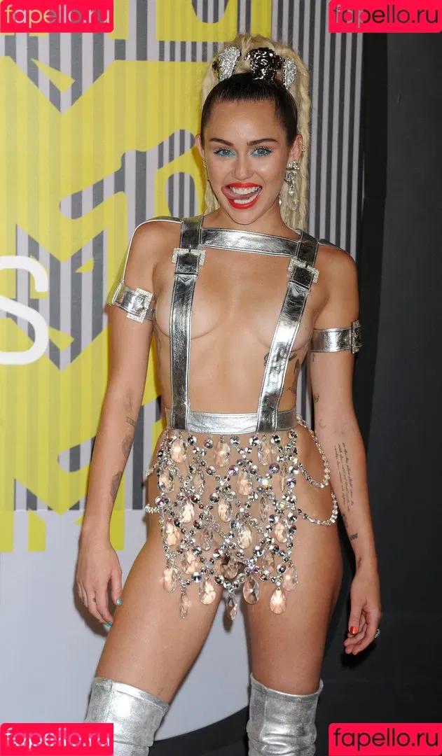 Miley Cyrus / MileyCyrus Onlyfans Photo Gallery 