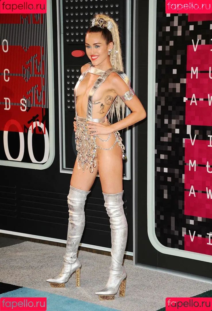 Miley Cyrus / MileyCyrus Onlyfans Photo Gallery 