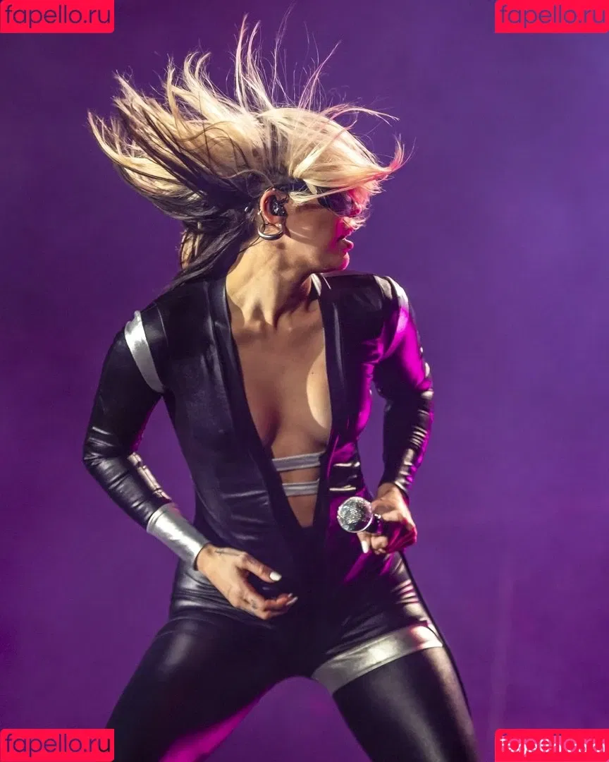 Miley Cyrus / MileyCyrus Onlyfans Photo Gallery 