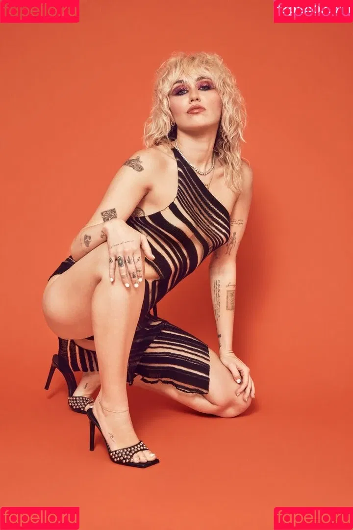 Miley Cyrus / MileyCyrus Onlyfans Photo Gallery 