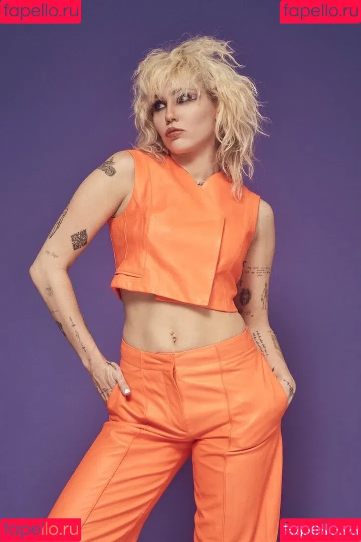 Miley Cyrus / MileyCyrus Onlyfans Photo Gallery 