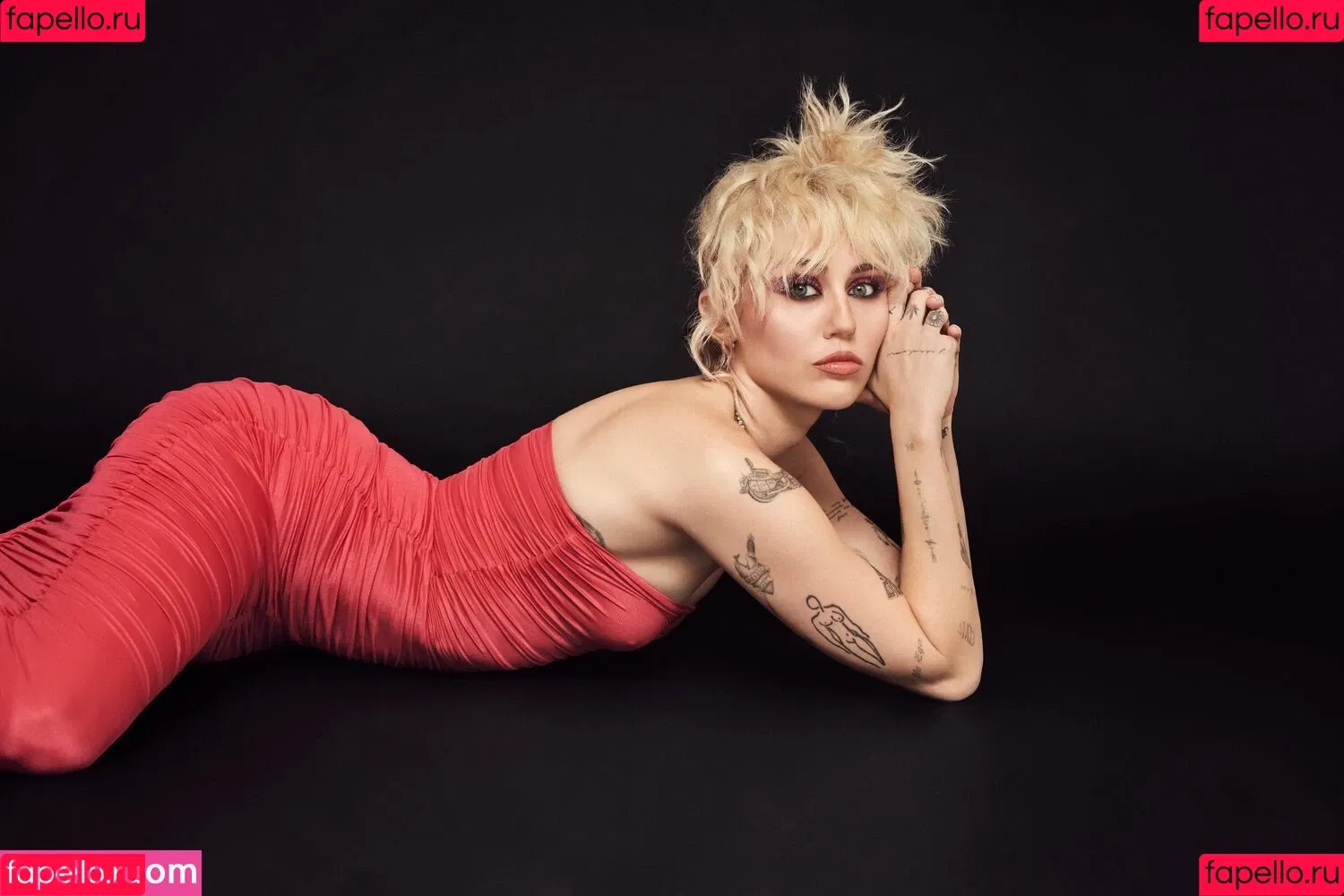 Miley Cyrus / MileyCyrus Onlyfans Photo Gallery 