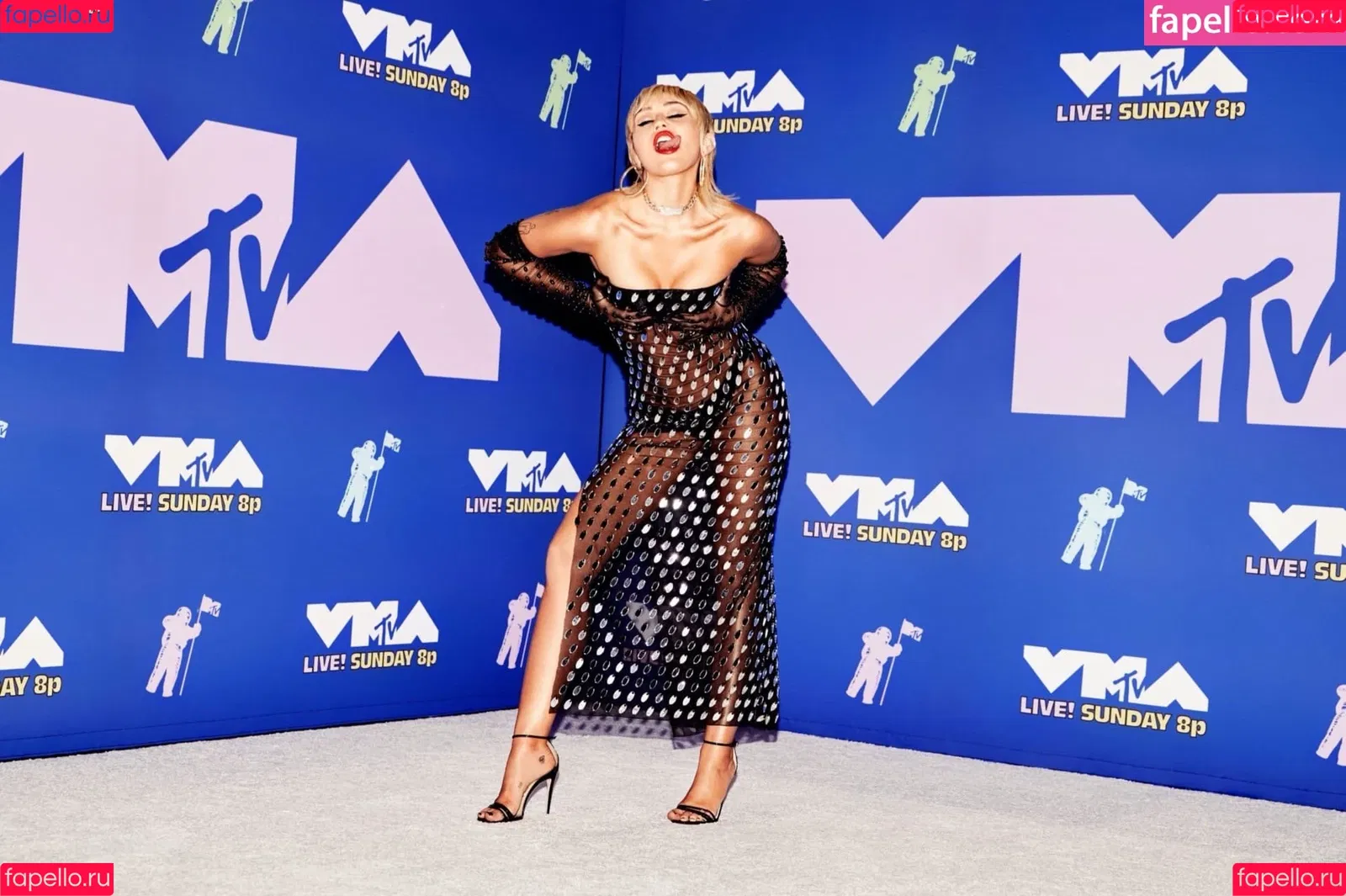 Miley Cyrus / MileyCyrus Onlyfans Photo Gallery 