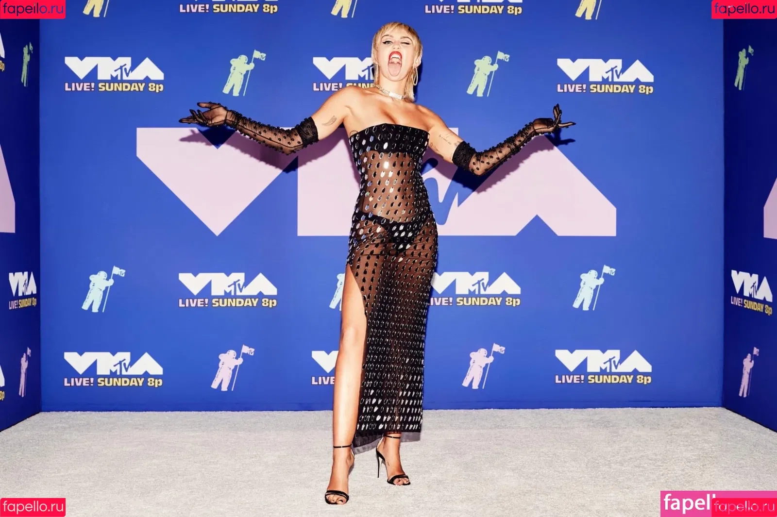 Miley Cyrus / MileyCyrus Onlyfans Photo Gallery 