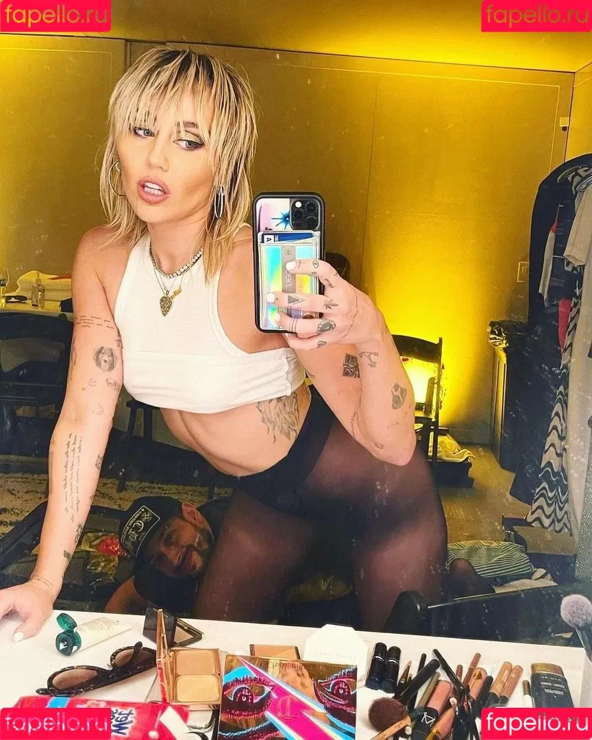 Miley Cyrus / MileyCyrus Onlyfans Photo Gallery 