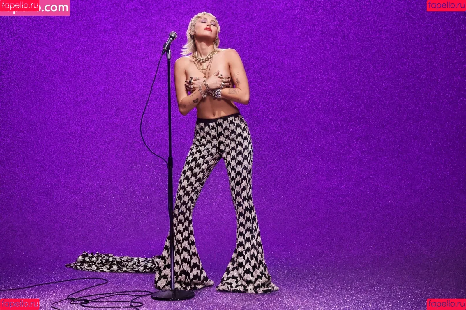 Miley Cyrus / MileyCyrus Onlyfans Photo Gallery 