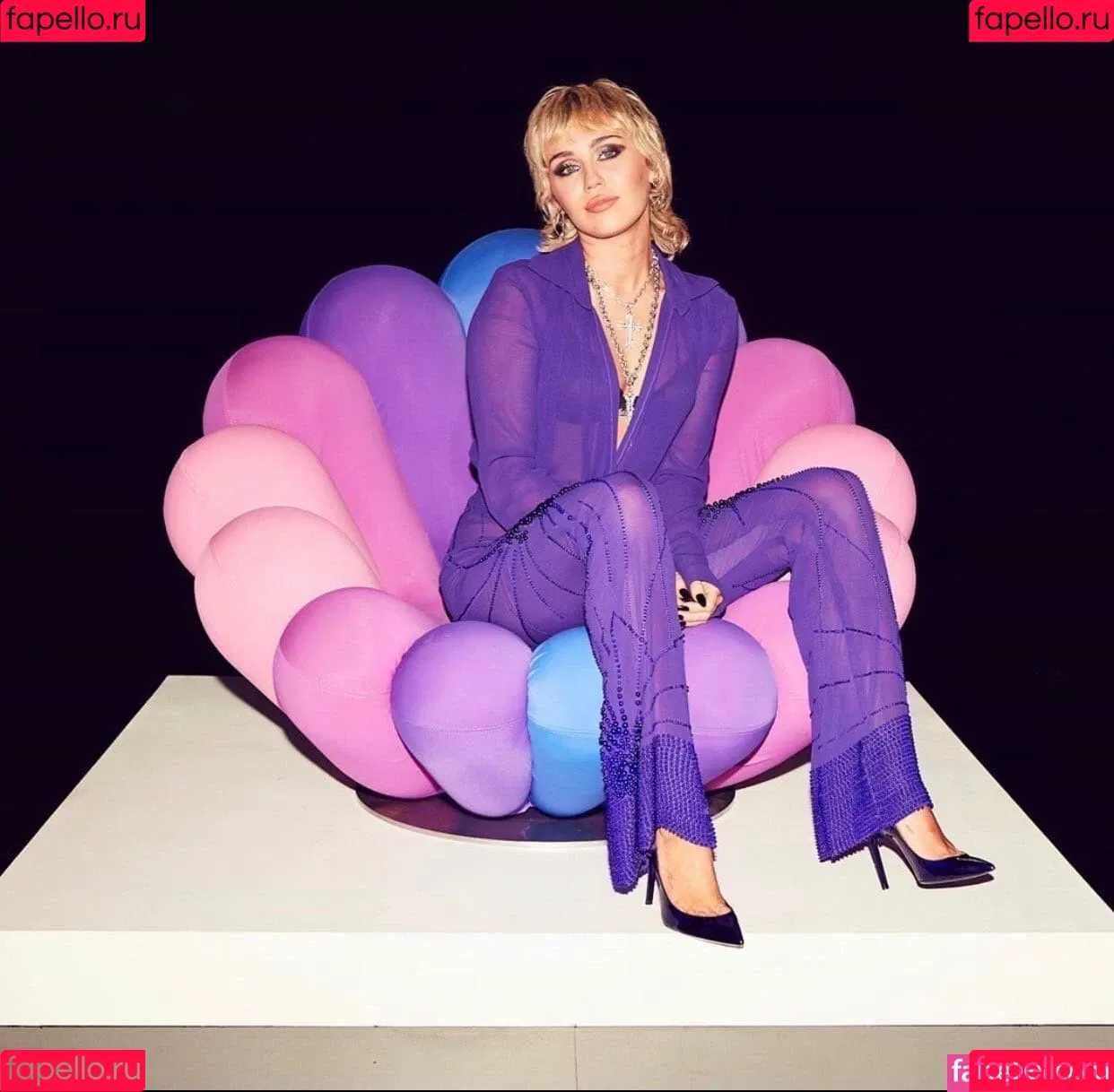 Miley Cyrus / MileyCyrus Onlyfans Photo Gallery 