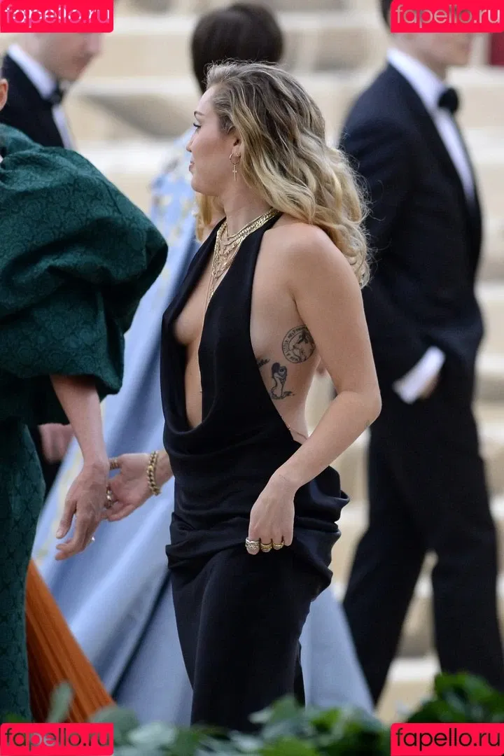 Miley Cyrus / MileyCyrus Onlyfans Photo Gallery 