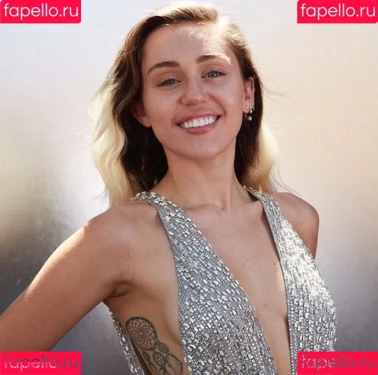 Miley Cyrus / MileyCyrus Onlyfans Photo Gallery 