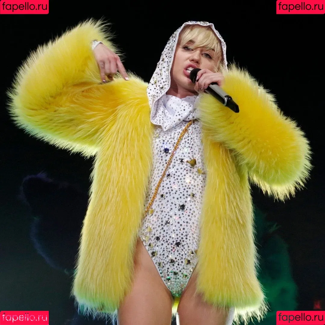 Miley Cyrus / MileyCyrus Onlyfans Photo Gallery 