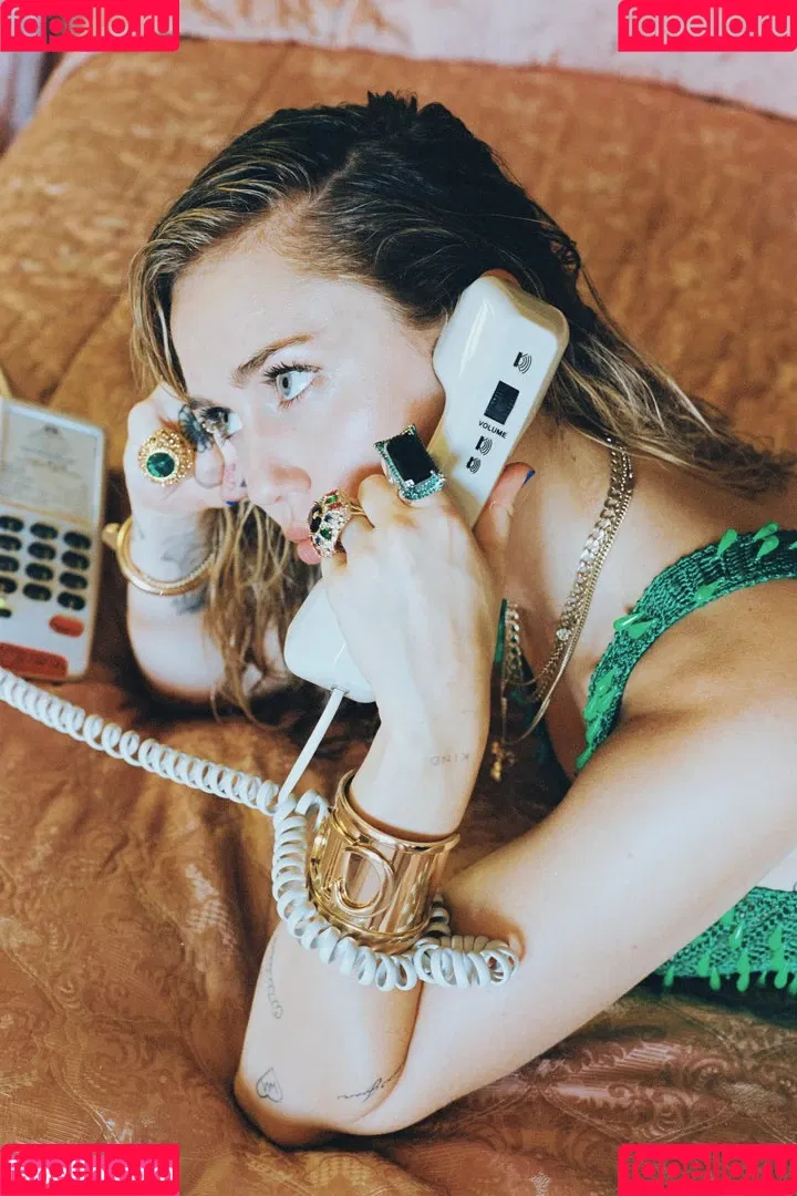 Miley Cyrus / MileyCyrus Onlyfans Photo Gallery 