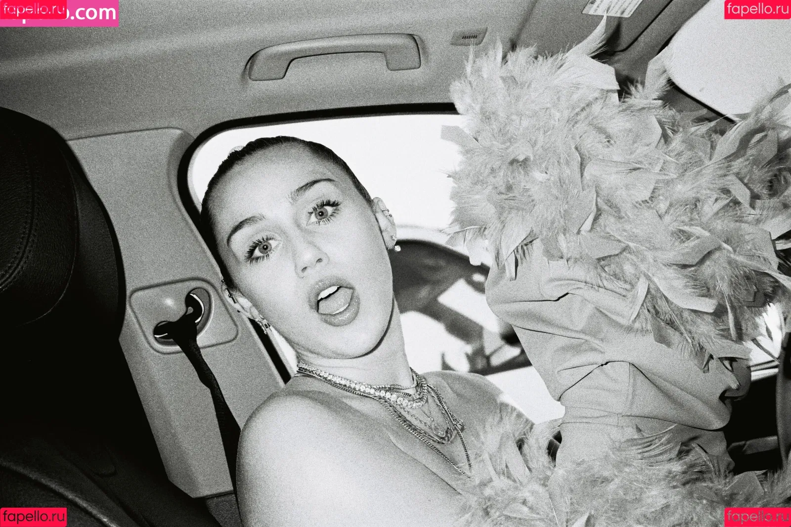 Miley Cyrus / MileyCyrus Onlyfans Photo Gallery 