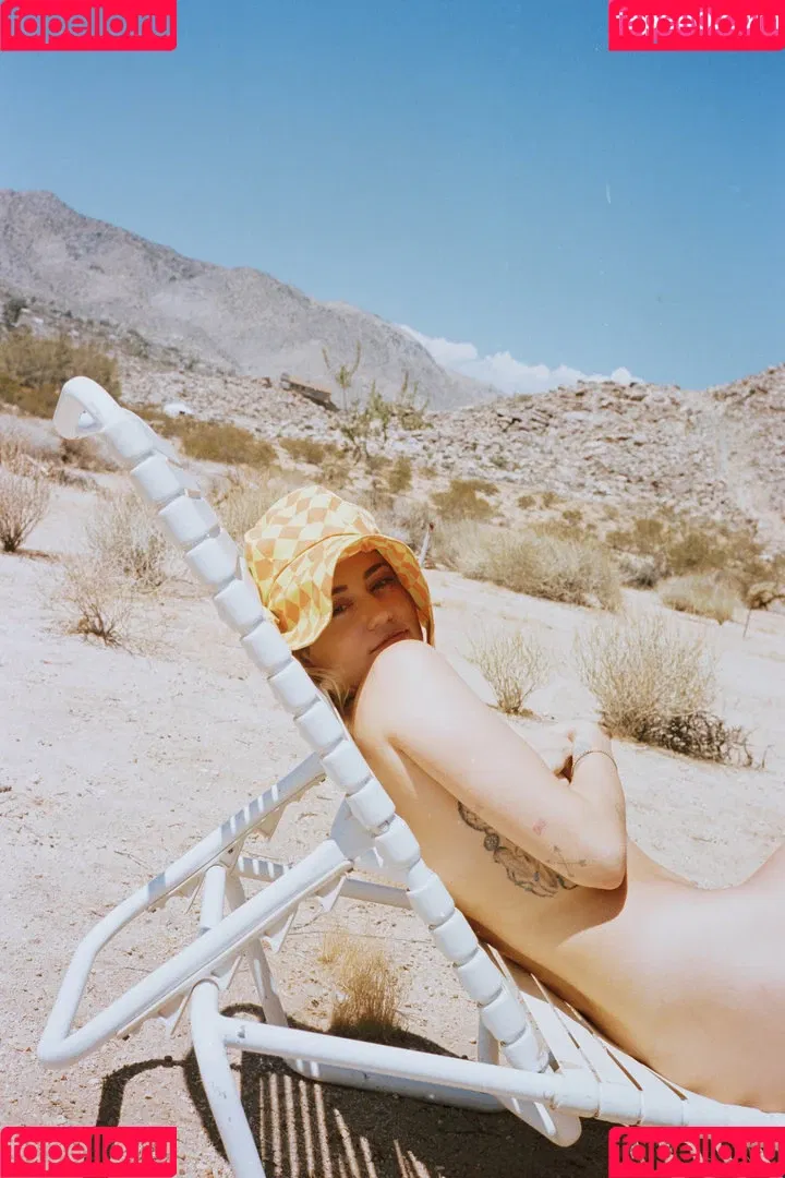 Miley Cyrus / MileyCyrus Onlyfans Photo Gallery 