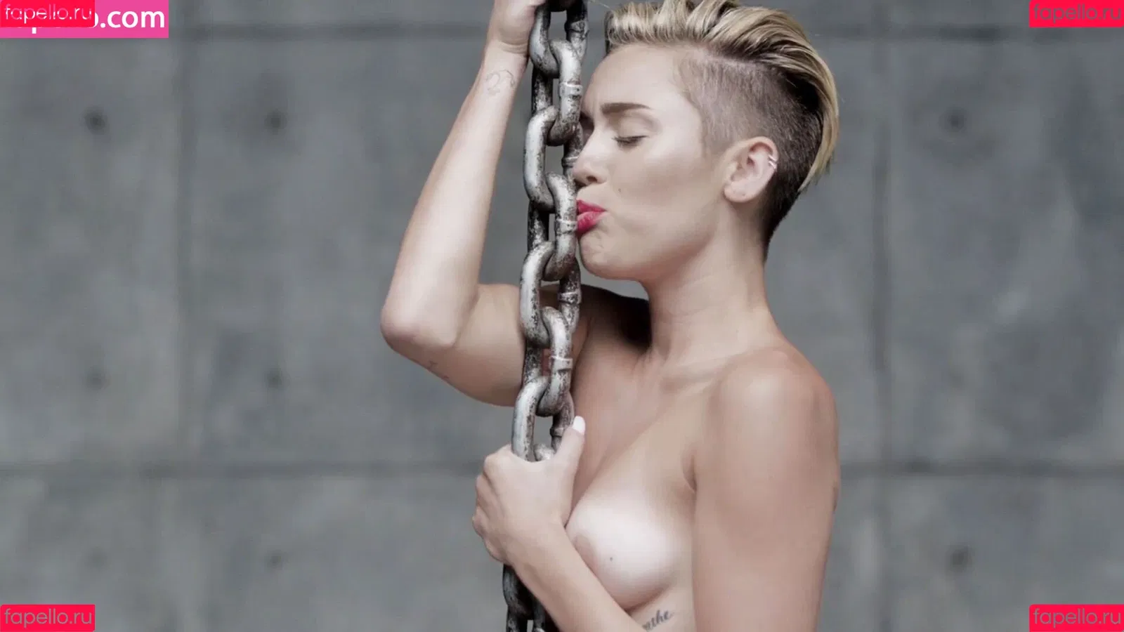 Miley Cyrus / MileyCyrus Onlyfans Photo Gallery 