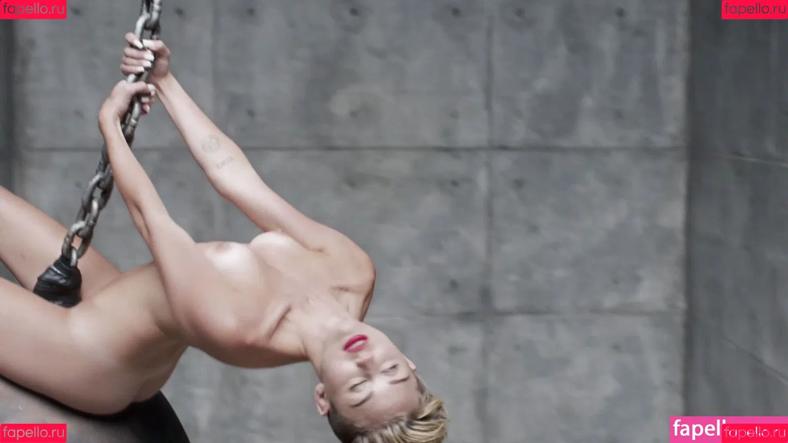 Miley Cyrus / MileyCyrus Onlyfans Photo Gallery 