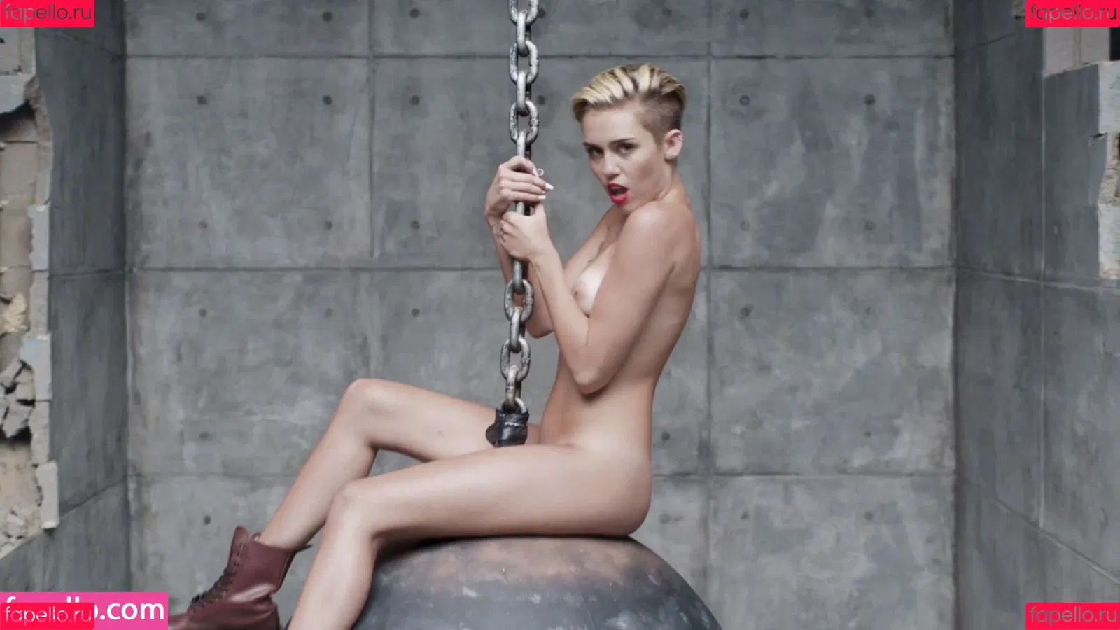 Miley Cyrus / MileyCyrus Onlyfans Photo Gallery 