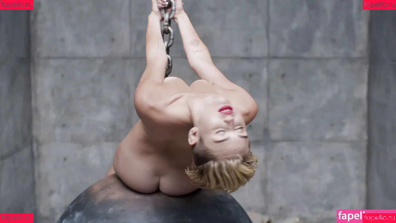 Miley Cyrus / MileyCyrus Onlyfans Photo Gallery 