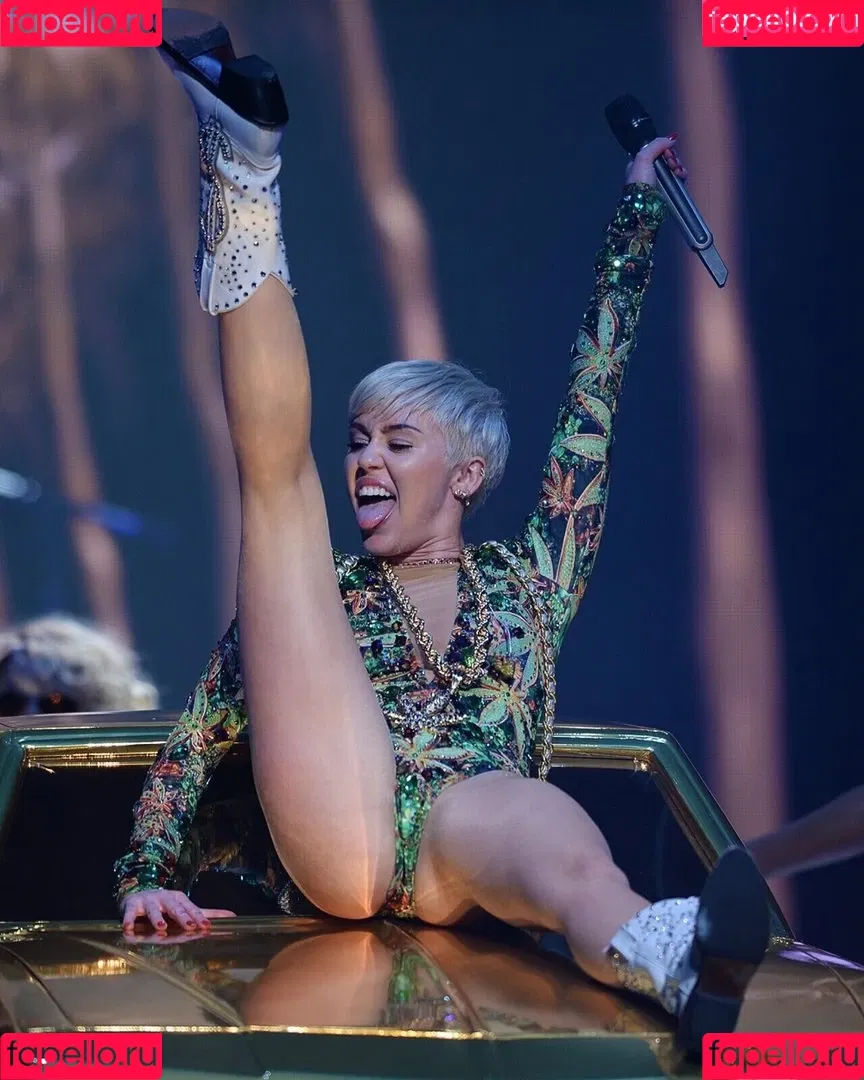 Miley Cyrus / MileyCyrus Onlyfans Photo Gallery 