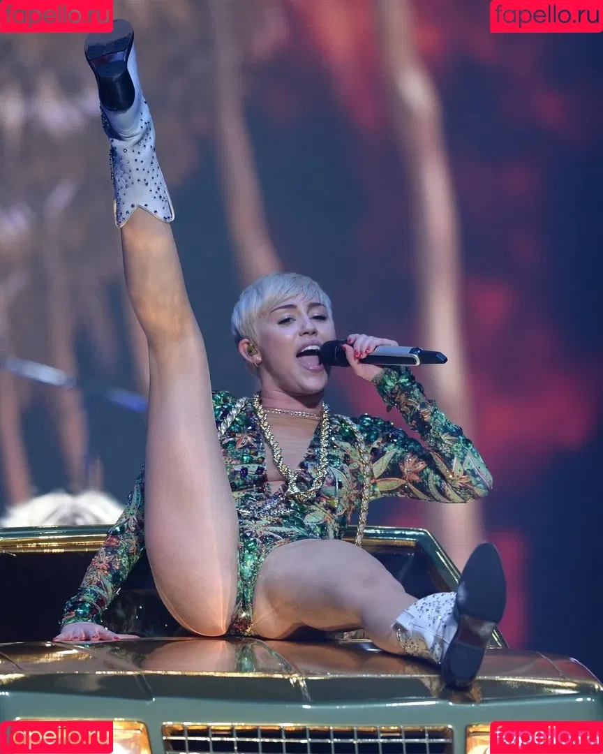 Miley Cyrus / MileyCyrus Onlyfans Photo Gallery 