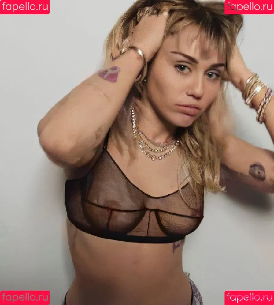 Miley Cyrus / MileyCyrus Onlyfans Photo Gallery 