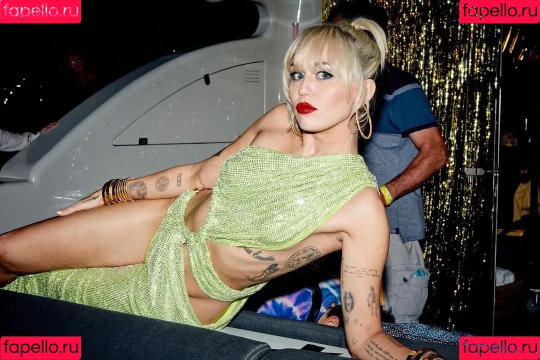 Miley Cyrus / MileyCyrus Onlyfans Photo Gallery 