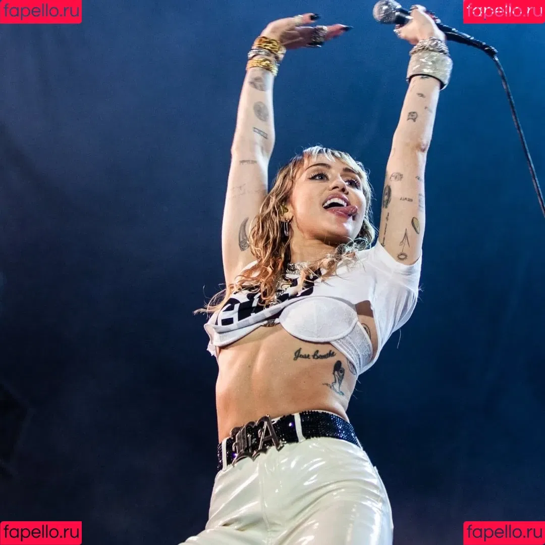 Miley Cyrus / MileyCyrus Onlyfans Photo Gallery 