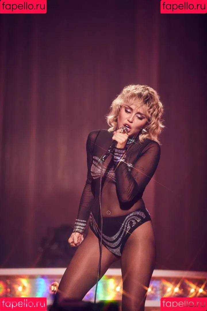 Miley Cyrus / MileyCyrus Onlyfans Photo Gallery 
