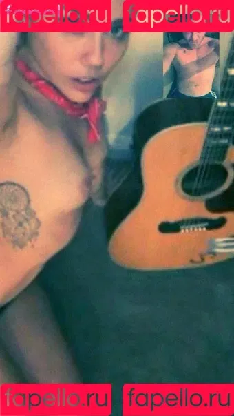 Miley Cyrus / MileyCyrus Onlyfans Photo Gallery 