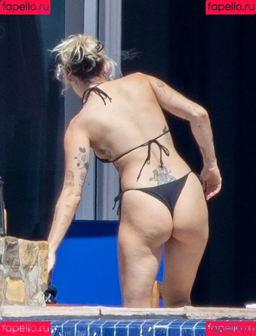 Miley Cyrus / MileyCyrus Onlyfans Photo Gallery 