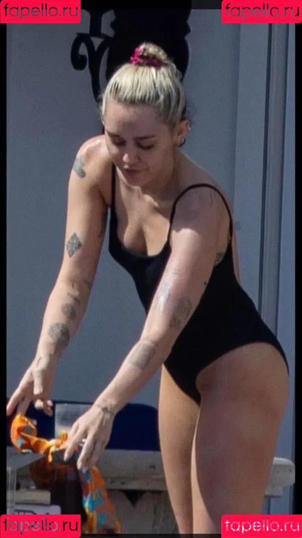 Miley Cyrus / MileyCyrus Onlyfans Photo Gallery 