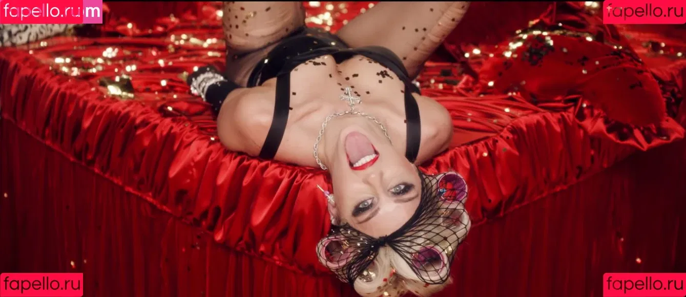 Miley Cyrus / MileyCyrus Onlyfans Photo Gallery 