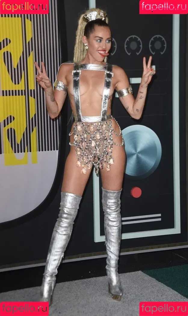 Miley Cyrus / MileyCyrus Onlyfans Photo Gallery 