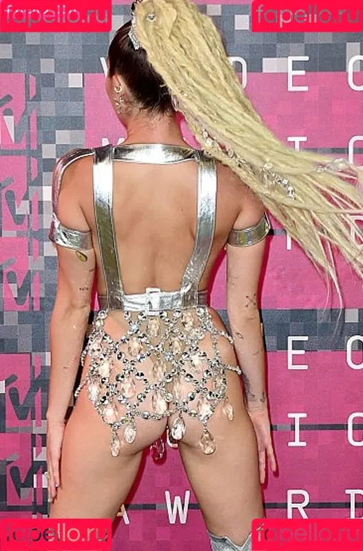 Miley Cyrus / MileyCyrus Onlyfans Photo Gallery 