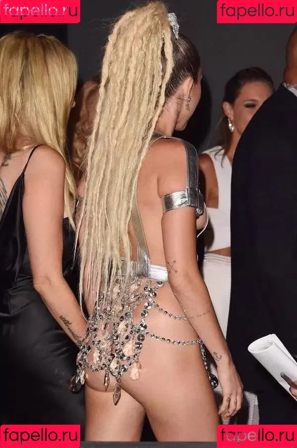 Miley Cyrus / MileyCyrus Onlyfans Photo Gallery 