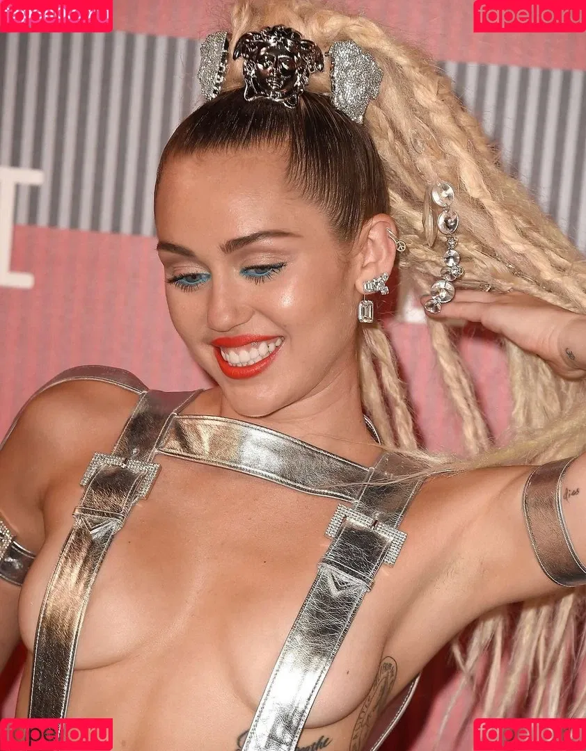 Miley Cyrus / MileyCyrus Onlyfans Photo Gallery 