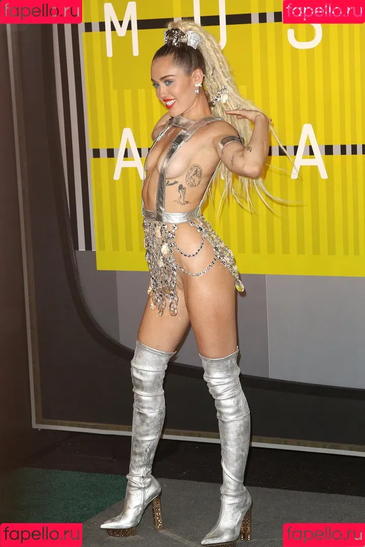 Miley Cyrus / MileyCyrus Onlyfans Photo Gallery 