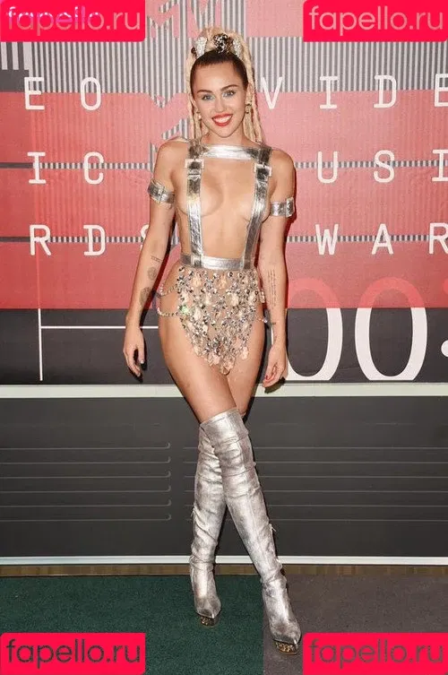 Miley Cyrus / MileyCyrus Onlyfans Photo Gallery 