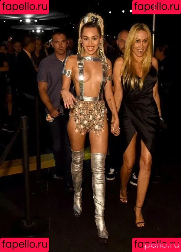Miley Cyrus / MileyCyrus Onlyfans Photo Gallery 
